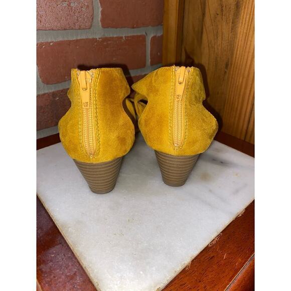 Vintage gold velvet penny wedged 2” heeled sandals Slip on zip up SZ 7.5 - Picture 2 of 7